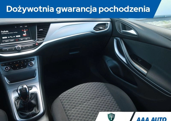 Opel Astra cena 54000 przebieg: 82679, rok produkcji 2016 z Siemiatycze małe 277